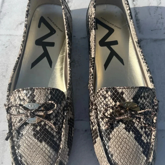 Anne Klein Sport. Snake print flats with bow accent. Size: 9M. Billy Jean style - Picture 11 of 12